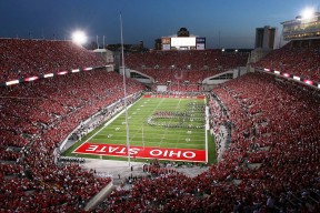 水球赛场瑞士男队防守严密，瑞士队打球风格