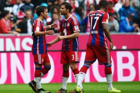 库里担任青少年篮球夏令营总教练，库里初中联赛