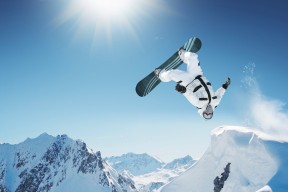 美国队稳步提升混合接力成绩，美国队无缘田径混合接力决赛